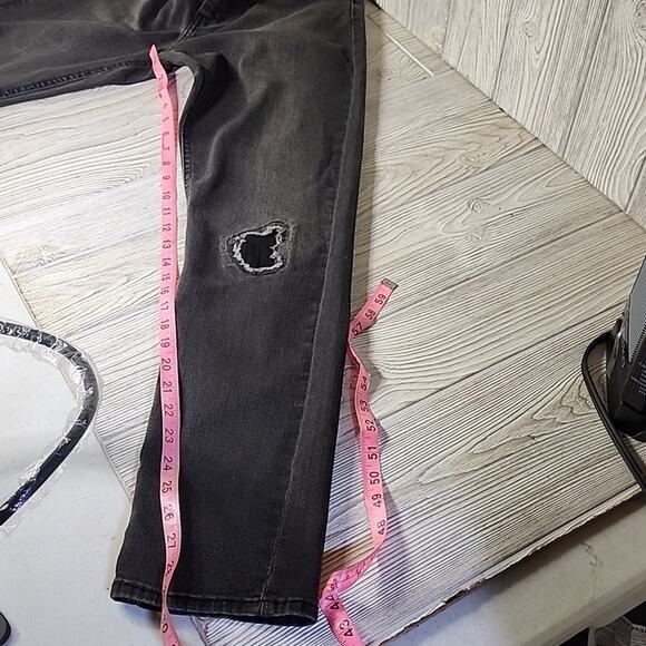 Levi's Signature Black Denim Taper Jeans Distreseed Adjustable Waist Boys 18 NWT - Picture 13 of 15